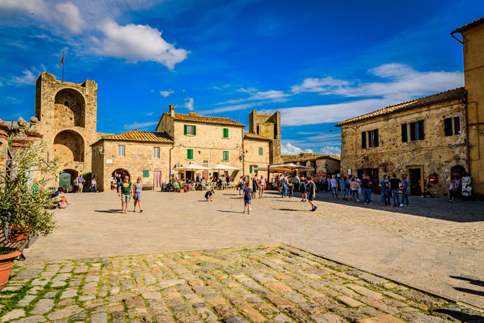 Monteriggioni medieval square