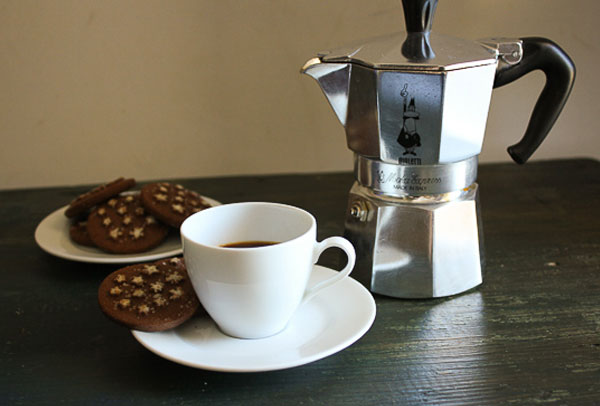 How to use a Moka pot to make espresso like an Italian